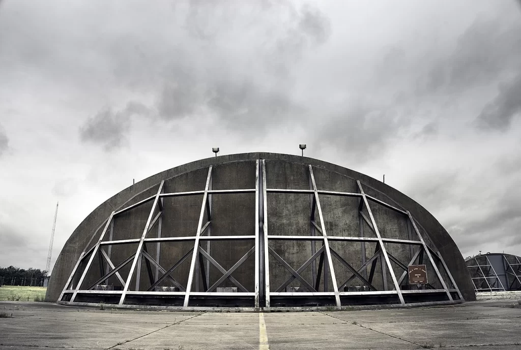 Empty aircraft silo