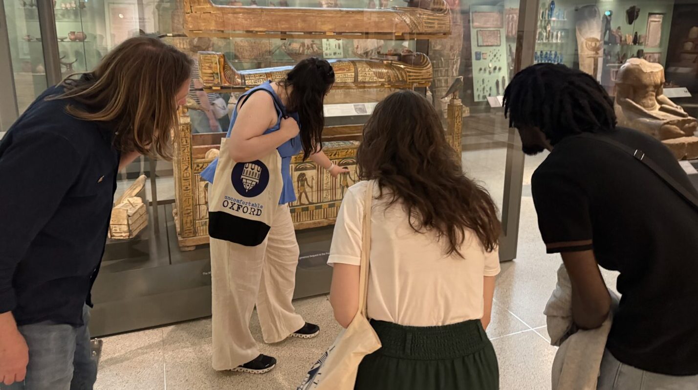 Ashmolean Museum tour with Egyptian artifacts and Guide investigating